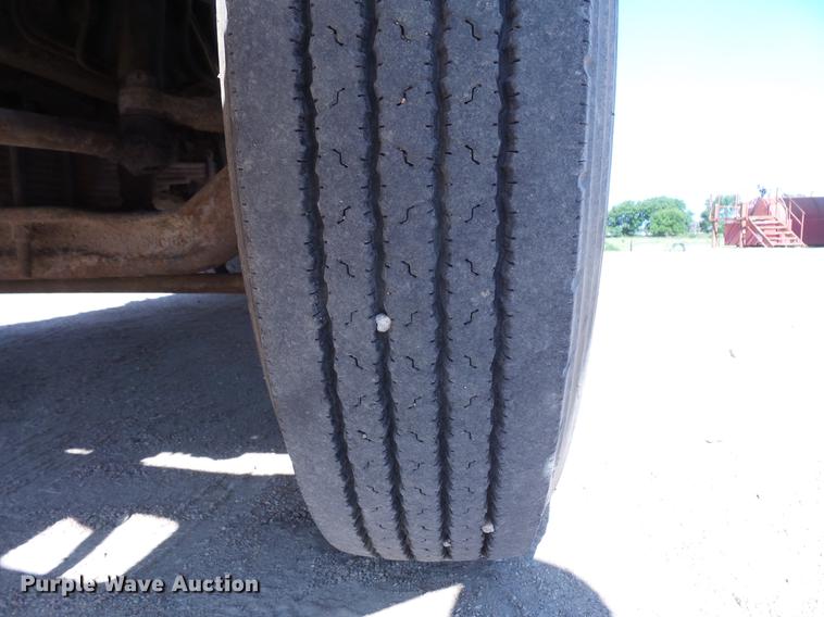 image for item EV9004 1995 Ford F700 bucket truck