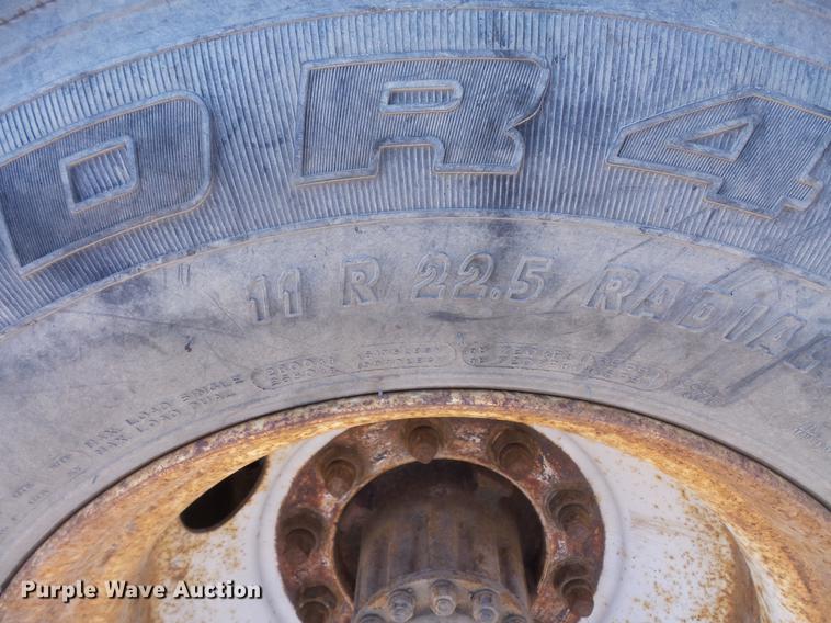 image for item EV9004 1995 Ford F700 bucket truck