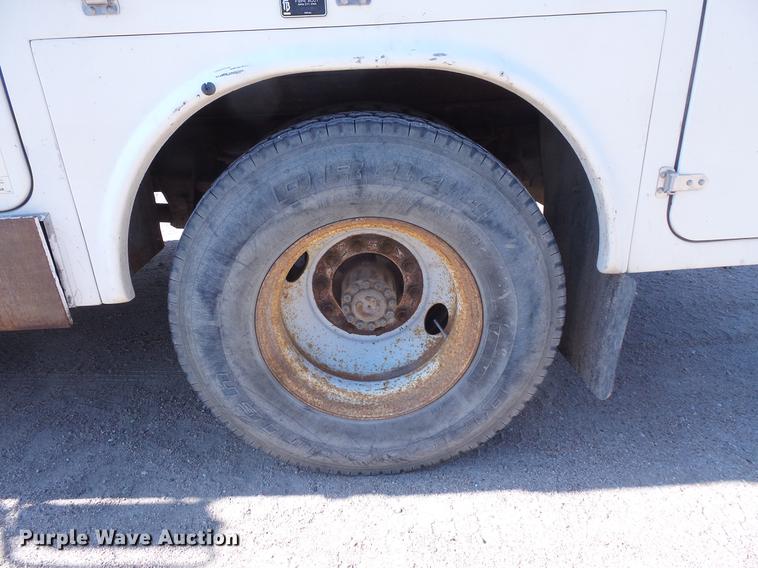 image for item EV9004 1995 Ford F700 bucket truck