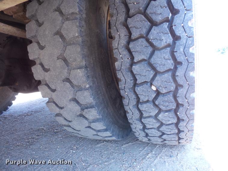 image for item EV9004 1995 Ford F700 bucket truck