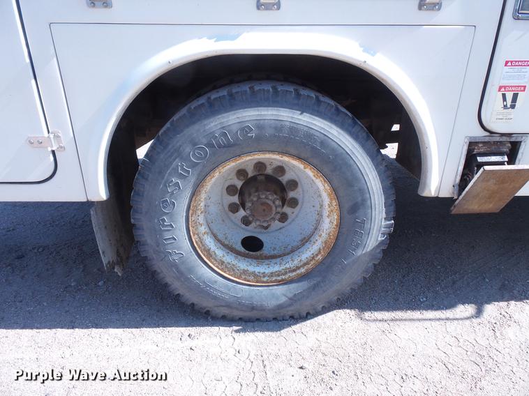 image for item EV9004 1995 Ford F700 bucket truck