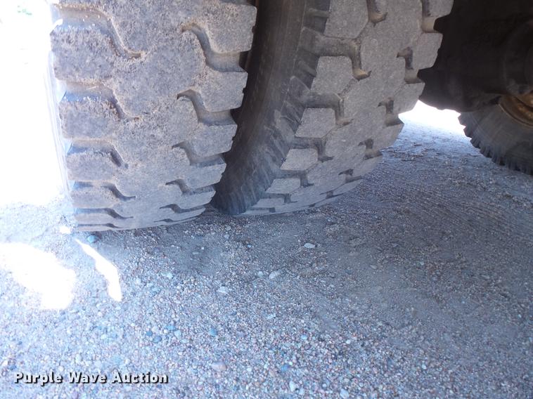 image for item EV9004 1995 Ford F700 bucket truck