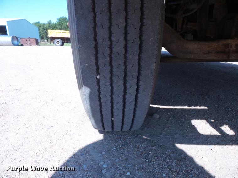 image for item EV9004 1995 Ford F700 bucket truck