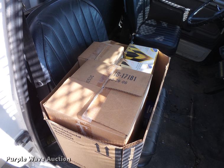 image for item EV9004 1995 Ford F700 bucket truck