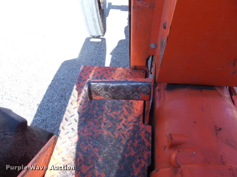 image for item EV9005 Allis Chalmers 185 tractor