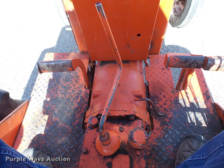 image for item EV9005 Allis Chalmers 185 tractor