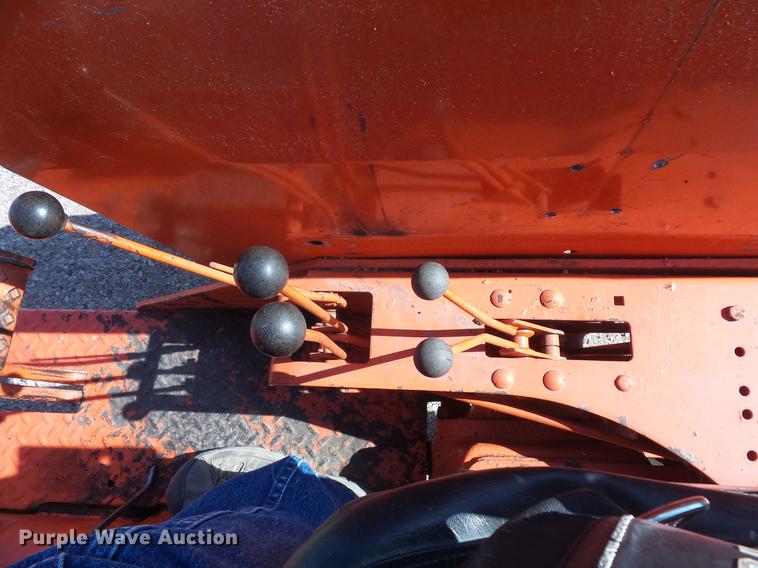 image for item EV9005 Allis Chalmers 185 tractor