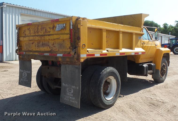 image for item EV9006 1981 Ford F700 dump truck
