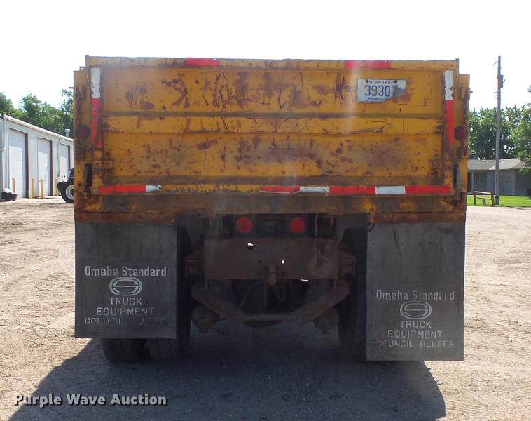 image for item EV9006 1981 Ford F700 dump truck