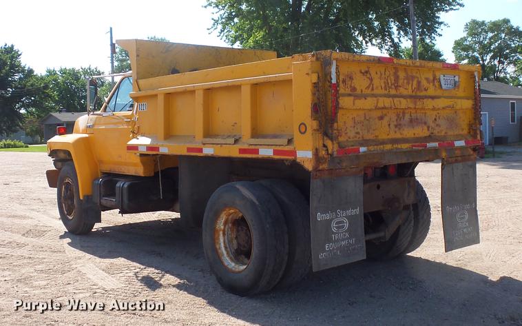 image for item EV9006 1981 Ford F700 dump truck