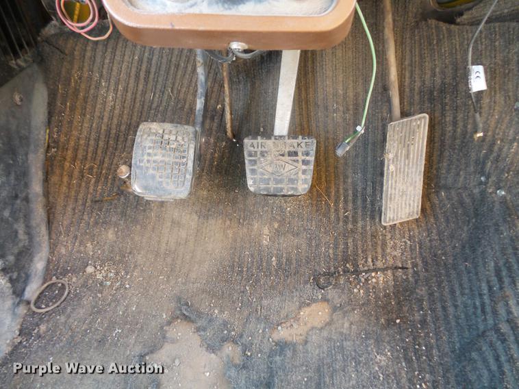 image for item EV9006 1981 Ford F700 dump truck