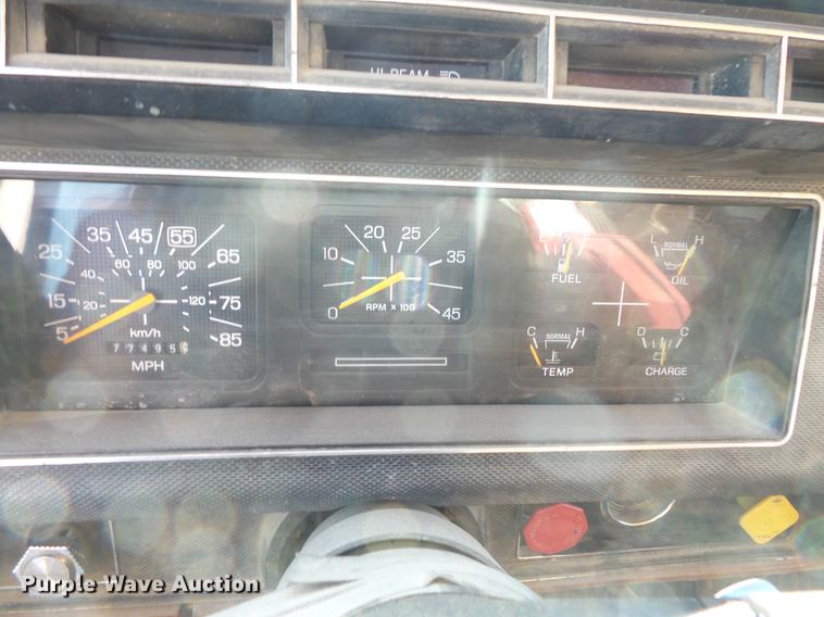 image for item EV9006 1981 Ford F700 dump truck