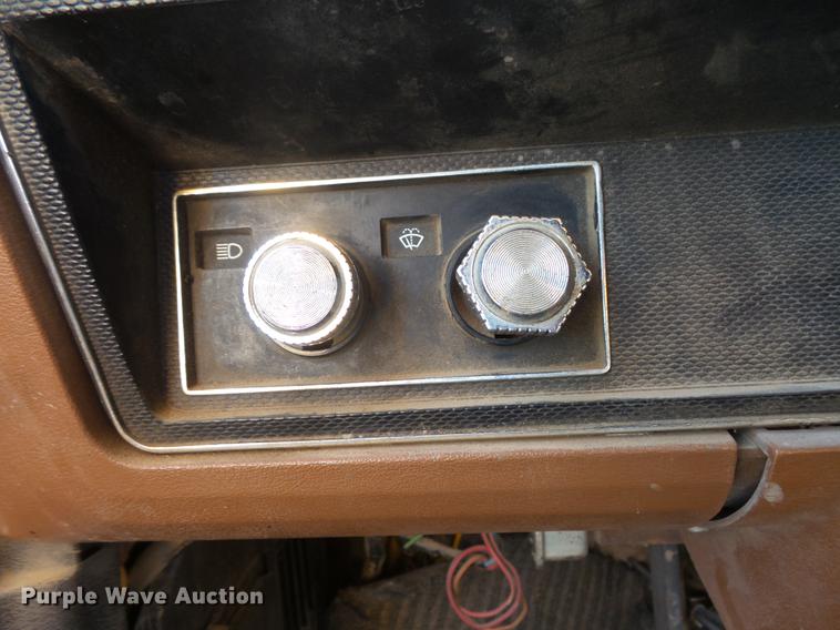 image for item EV9006 1981 Ford F700 dump truck