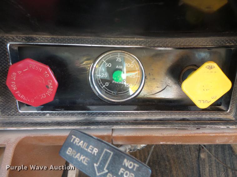 image for item EV9006 1981 Ford F700 dump truck