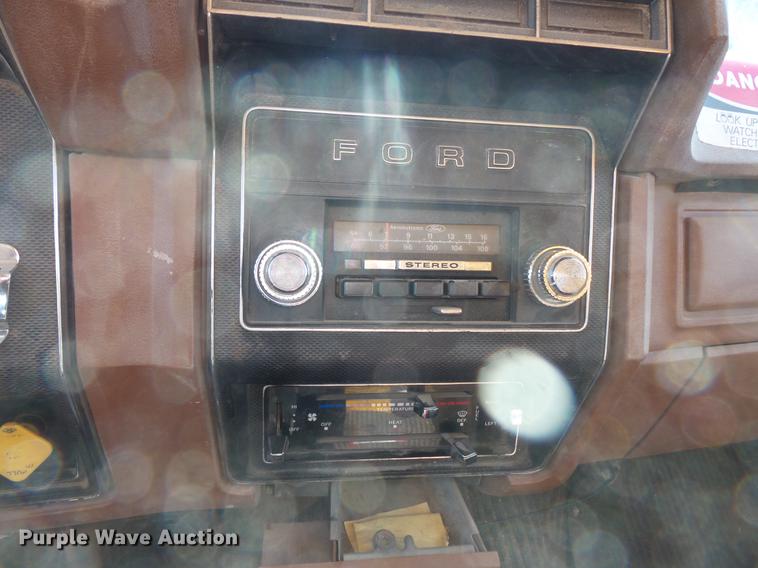 image for item EV9006 1981 Ford F700 dump truck