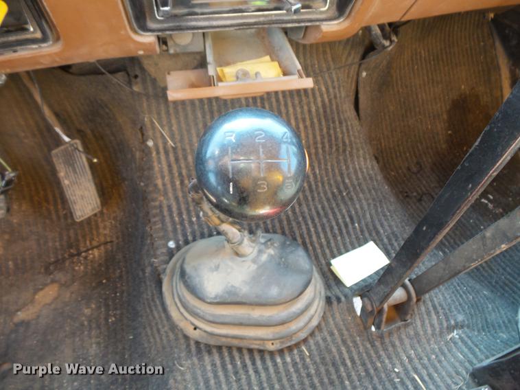 image for item EV9006 1981 Ford F700 dump truck