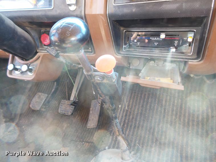 image for item EV9006 1981 Ford F700 dump truck