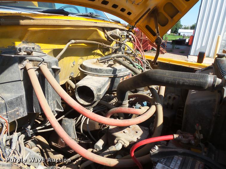 image for item EV9006 1981 Ford F700 dump truck