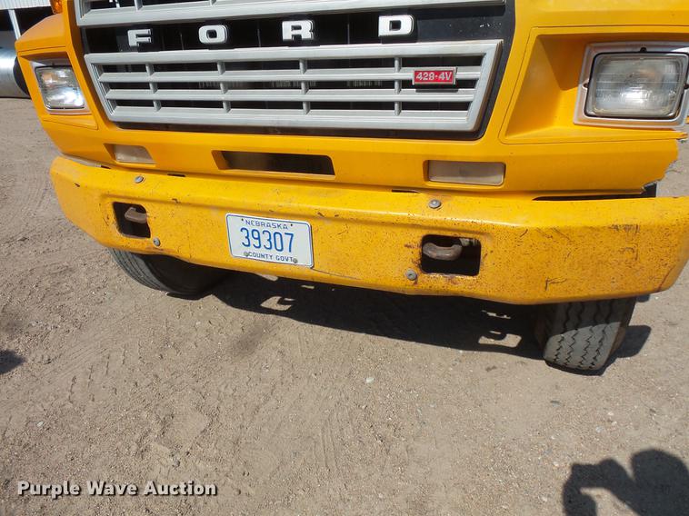 image for item EV9006 1981 Ford F700 dump truck