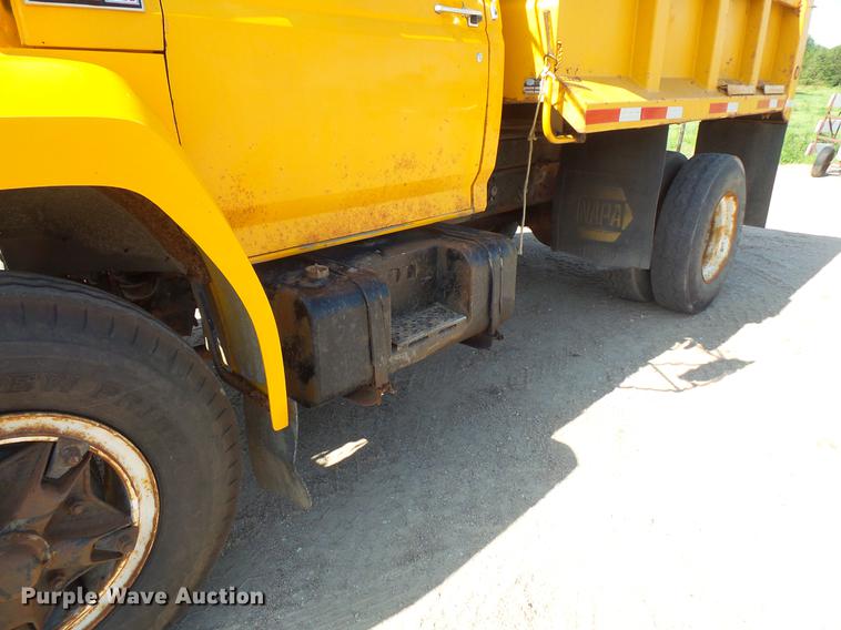 image for item EV9006 1981 Ford F700 dump truck