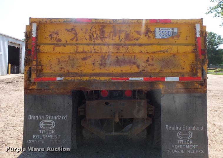 image for item EV9006 1981 Ford F700 dump truck