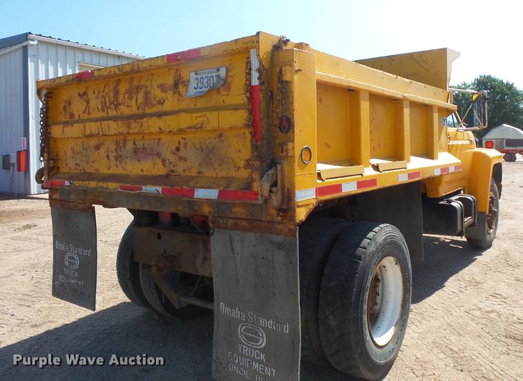 image for item EV9006 1981 Ford F700 dump truck