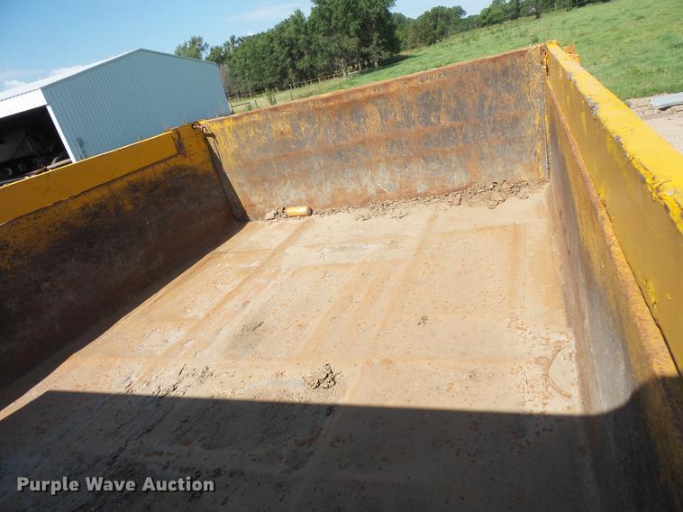 image for item EV9006 1981 Ford F700 dump truck