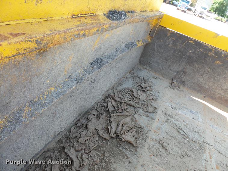 image for item EV9006 1981 Ford F700 dump truck