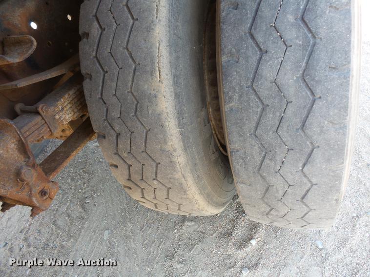 image for item EV9006 1981 Ford F700 dump truck