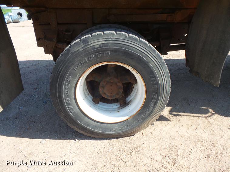image for item EV9006 1981 Ford F700 dump truck
