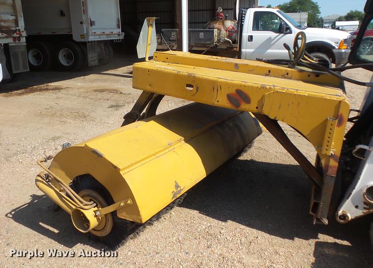 image for item EV9007 Skid steer broom