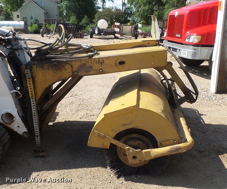 image for item EV9007 Skid steer broom