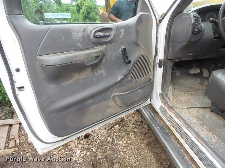 image for item EV9015 2002 Ford F150 pickup truck