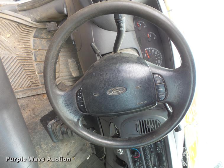 image for item EV9015 2002 Ford F150 pickup truck