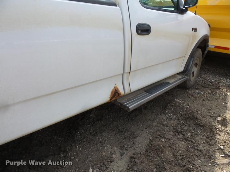 image for item EV9015 2002 Ford F150 pickup truck
