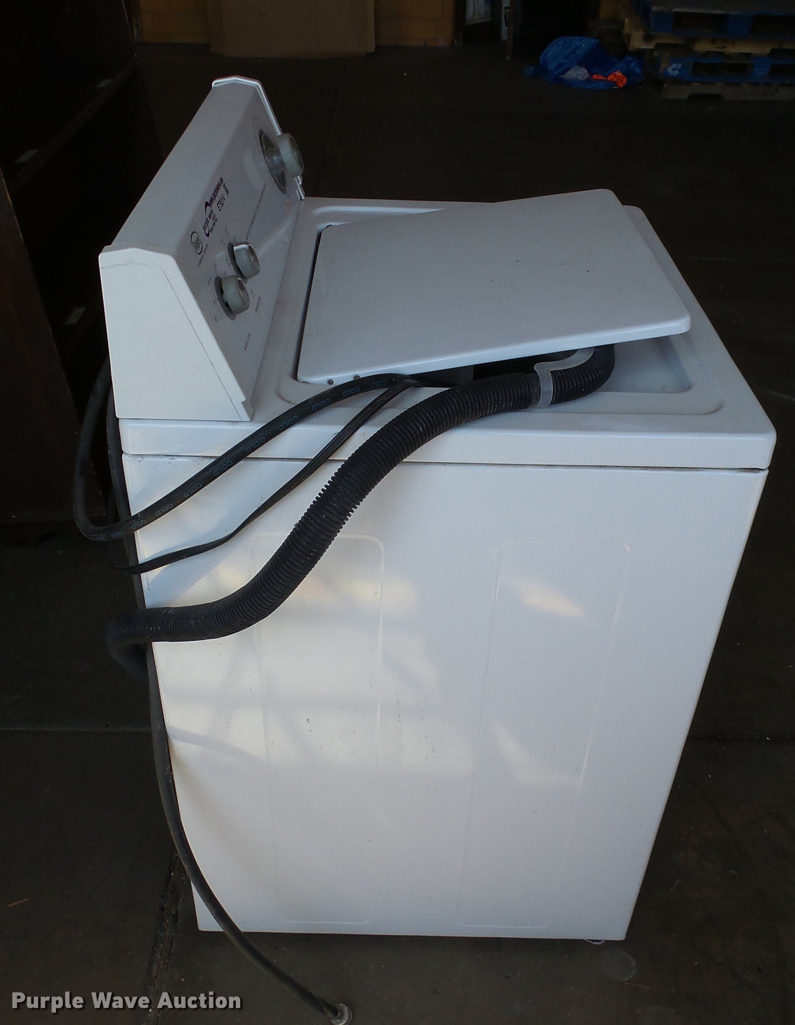 Roper washing machine in Hutchinson, KS Item ET9314 sold Purple Wave