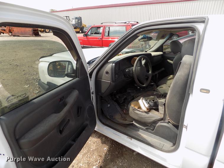 image for item DB9207 2003 Chevrolet Silverado 1500 pickup truck