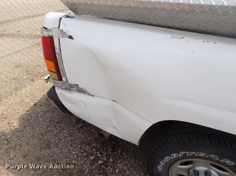 image for item DB9207 2003 Chevrolet Silverado 1500 pickup truck