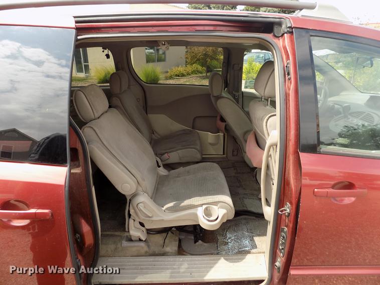 image for item DB9210 2005 Nissan Quest van