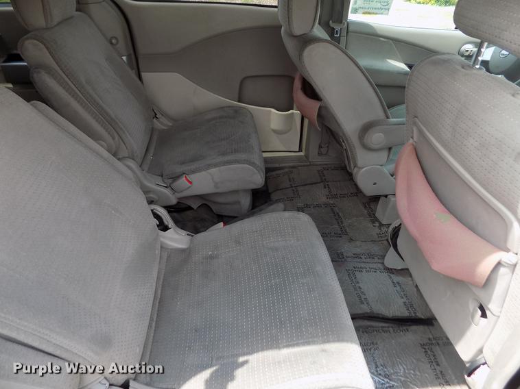 image for item DB9210 2005 Nissan Quest van