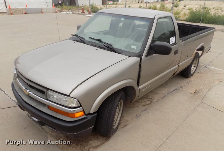 image for item DB9211 2002 Chevrolet S10 pickup truck