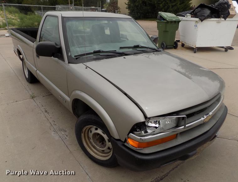 image for item DB9211 2002 Chevrolet S10 pickup truck