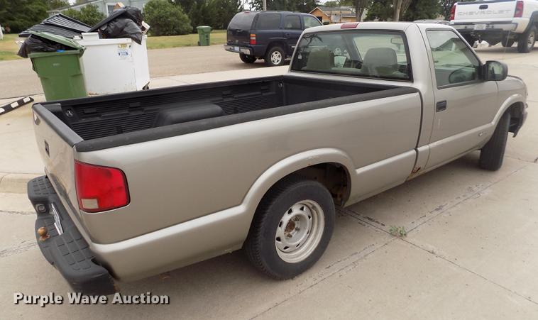 image for item DB9211 2002 Chevrolet S10 pickup truck