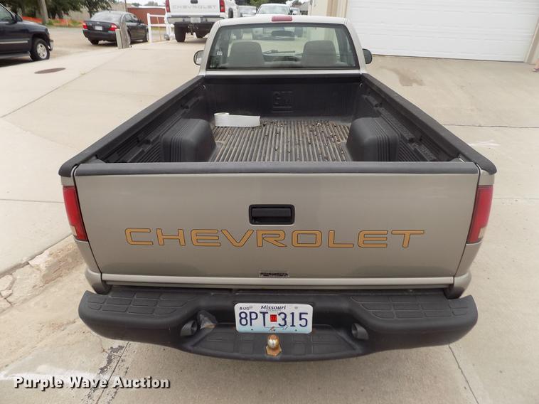 image for item DB9211 2002 Chevrolet S10 pickup truck