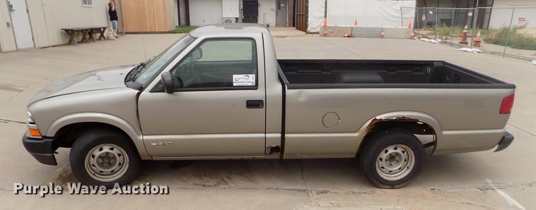 image for item DB9211 2002 Chevrolet S10 pickup truck