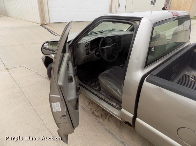 image for item DB9211 2002 Chevrolet S10 pickup truck