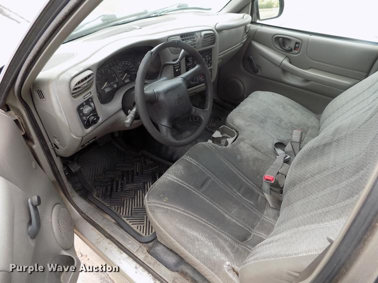 image for item DB9211 2002 Chevrolet S10 pickup truck