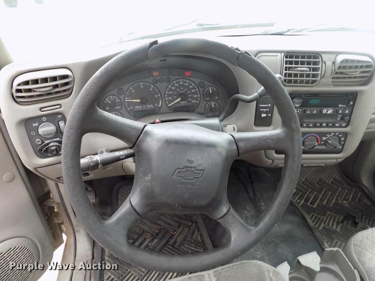 image for item DB9211 2002 Chevrolet S10 pickup truck