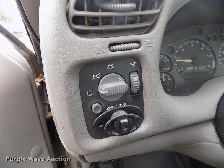 image for item DB9211 2002 Chevrolet S10 pickup truck