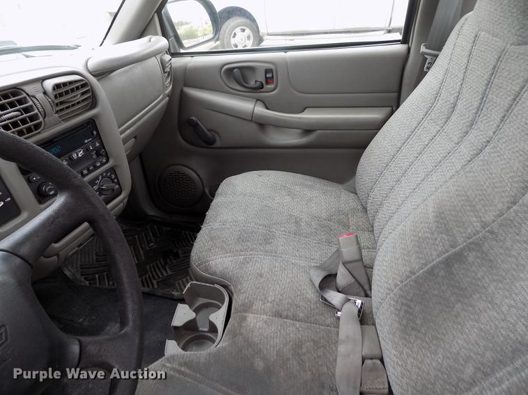 image for item DB9211 2002 Chevrolet S10 pickup truck